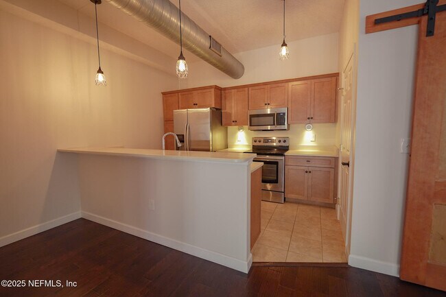 Building Photo - 115 W 2nd St