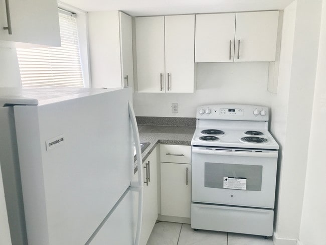 Kitchen - 16700 NE 21st Ave