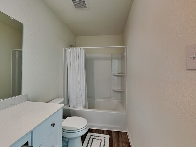 Building Photo - 14141 Emeric St