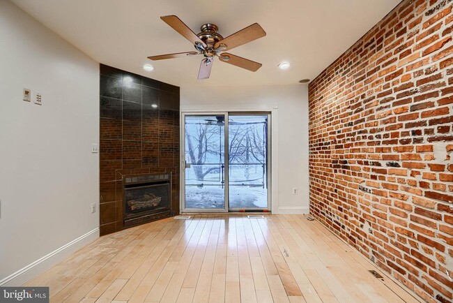 Building Photo - 1413 Anchor St