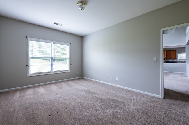 Building Photo - 7283 Simon St