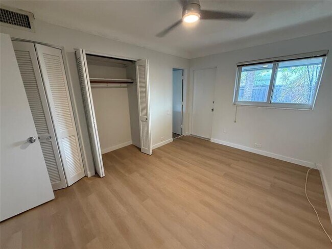 Building Photo - 4009 NE 21st Ave