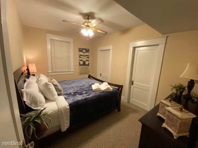 Building Photo - 3 br, 2 bath Apartment - 307 S Newport Ave
