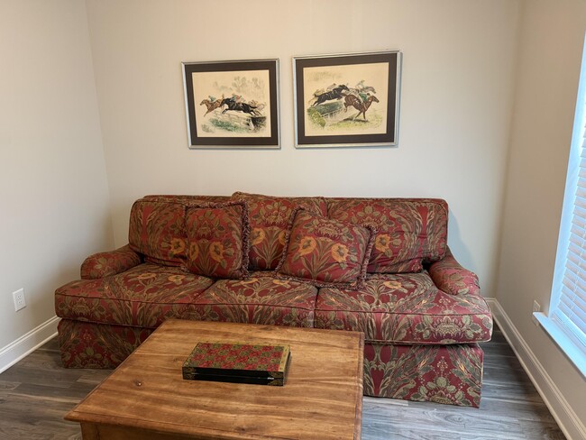 Building Photo - 352 Fox Haven Dr