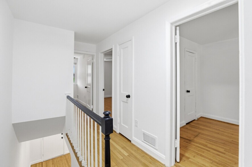 Building Photo - 318 Grovethorn Rd