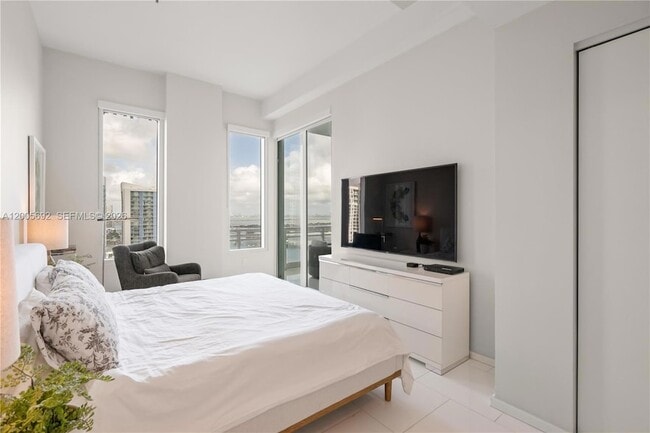 Building Photo - 900 Brickell Key Blvd