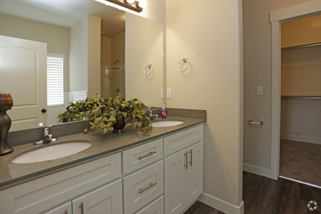 Master bathroom - University Ridge Condos