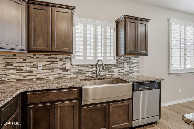 Building Photo - 14828 Tierra Coruna Ave