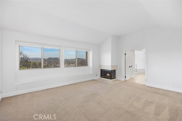 Building Photo - 2 Crystalglen