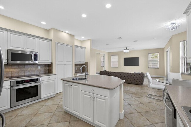 Building Photo - 1724 Annandale Cir