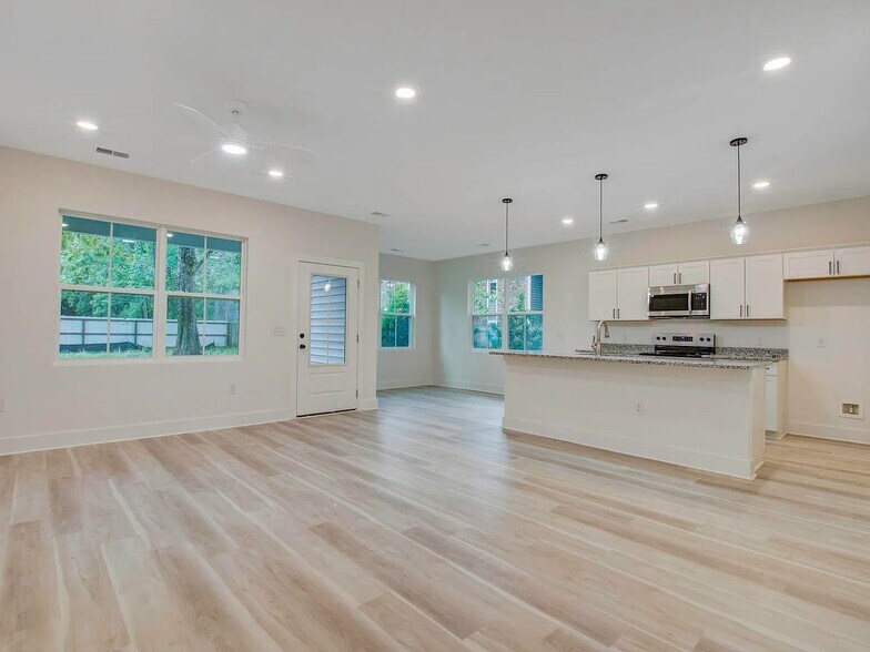 Building Photo - 8705 Jenny Lind St