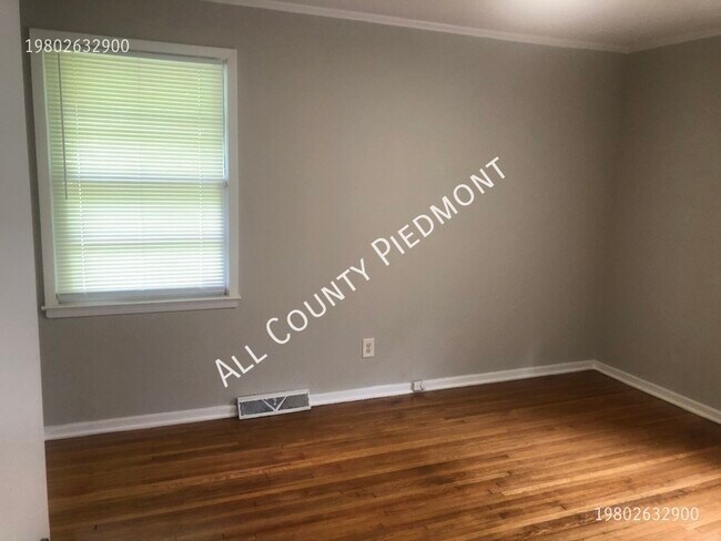 Building Photo - 1925 Kennesaw Dr