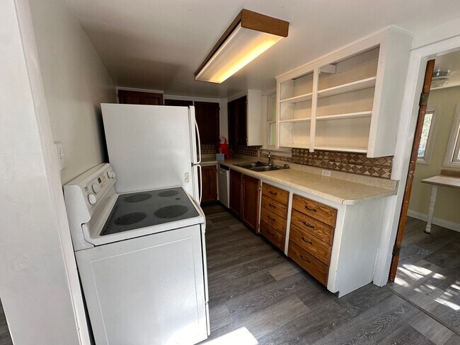 Building Photo - Cozy Price Rental