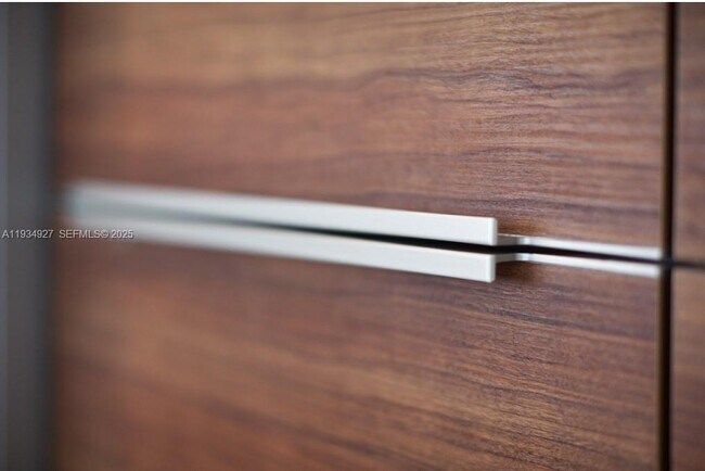 Building Photo - 601 NE 27th St