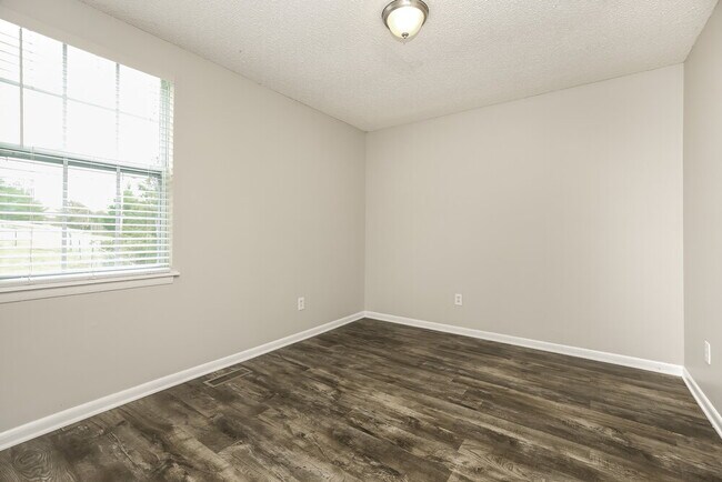 Building Photo - 111 Ridgeview Ct