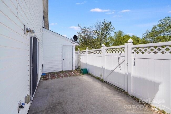 Building Photo - 17125 Greenlawn Hills Ct