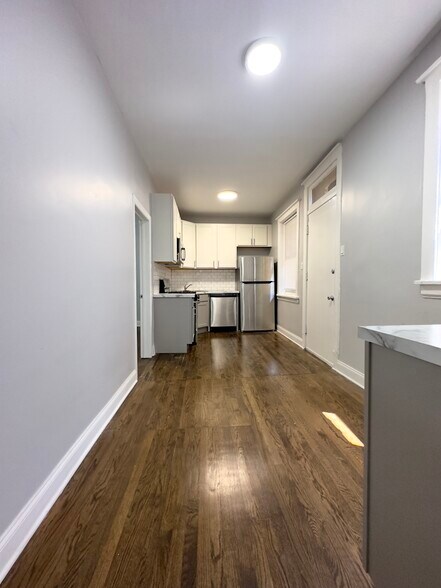 Building Photo - 6253 N Lakewood Ave