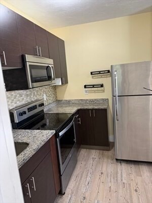 Building Photo - 43 Leavitt St