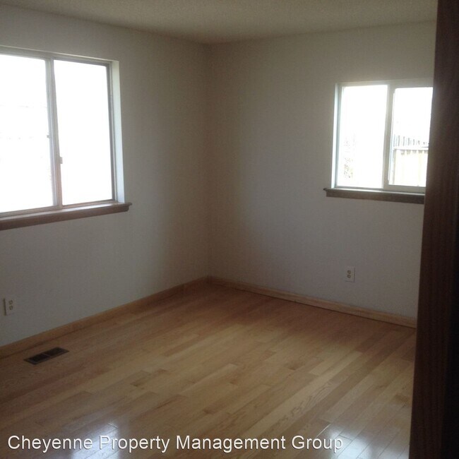 Building Photo - 3 br, 1.5 bath House - 4104 Rogers Ave.