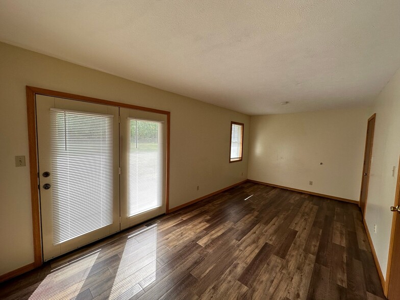 Building Photo - 350 N 100 E