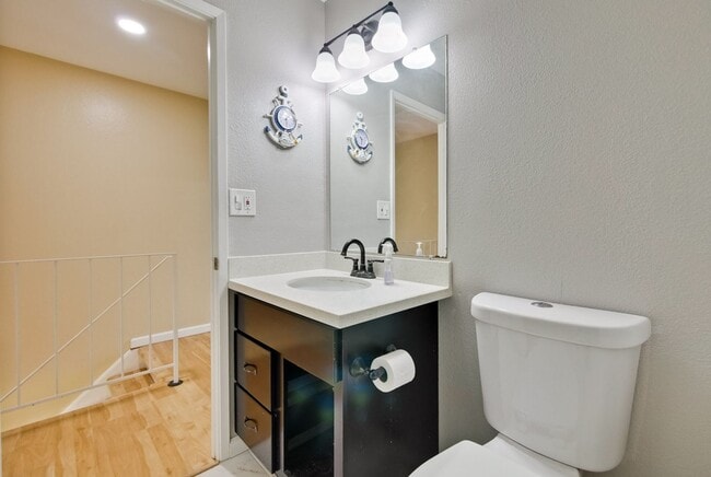 Building Photo - Beautiful 4 Bed 2.5 Bath Town Home in Fremont Northgate Area !