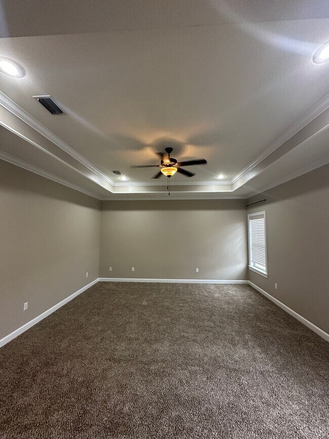 Building Photo - Shell Landing East!!! FRESH PAINT!!! NEW FLOORING!!!