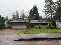 Building Photo - Beautiful 4 bedroom, 3 bathroom home in Eugene!
