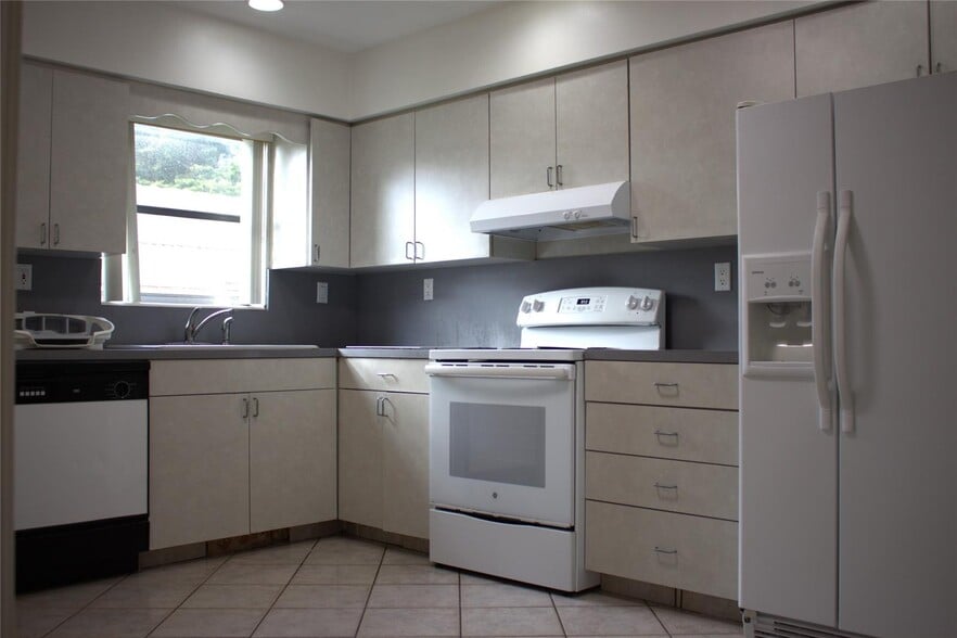 Building Photo - 8600 NW 35th St