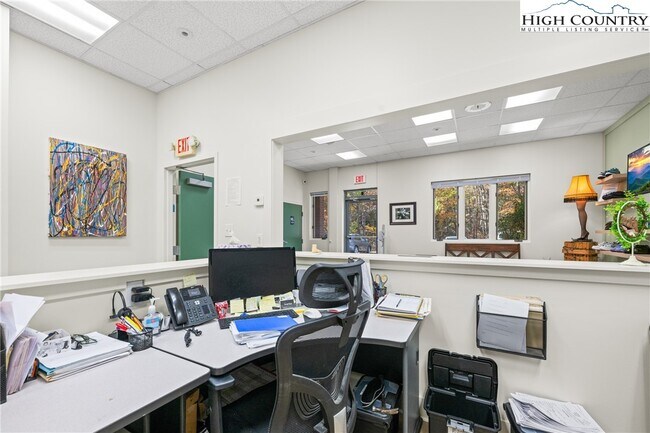 Building Photo - 610 State Farm Rd