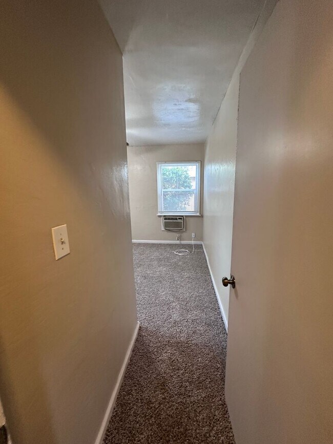 Building Photo - 2114 Brundage Ln