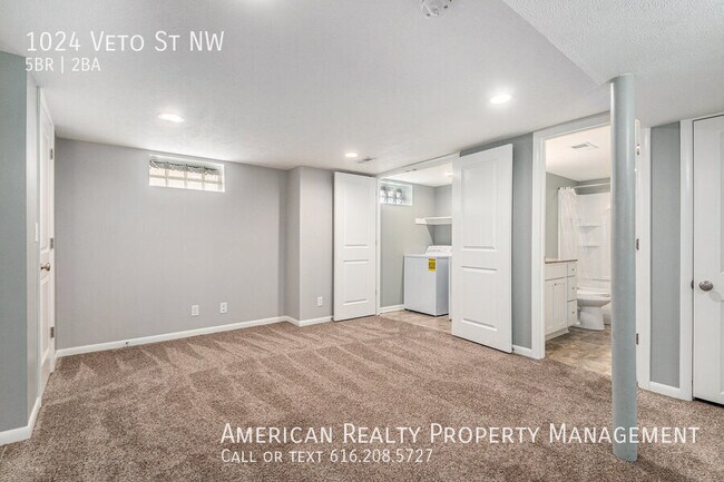 Building Photo - 1024 Veto St NW