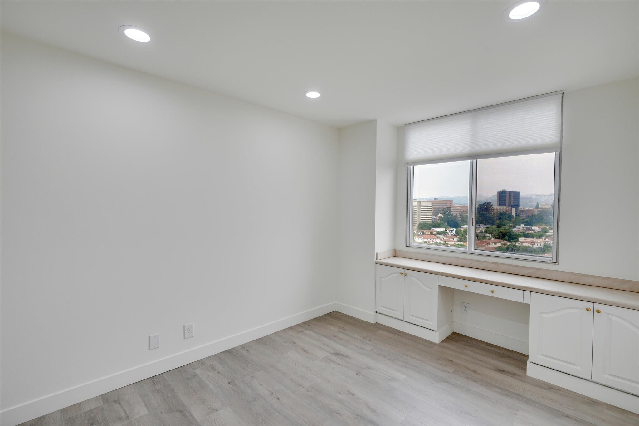 Building Photo - 10747 Wilshire Blvd