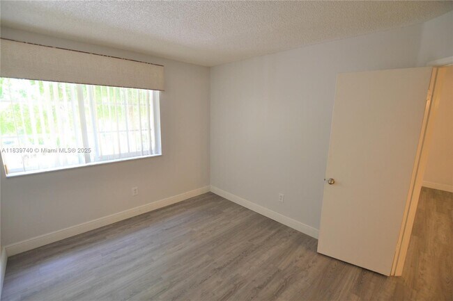 Building Photo - 160 Yacht Club Way