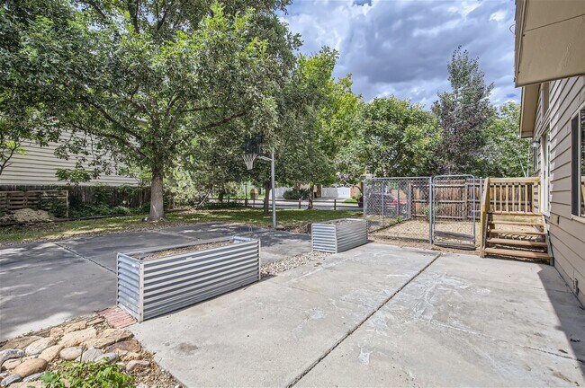 Building Photo - Spacious NW Longmont Home