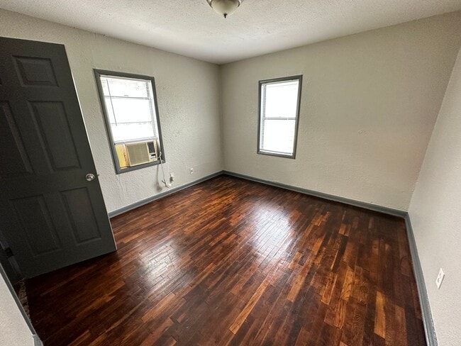 Building Photo - Updated 2 Bed 1 Bath in Blanchard!