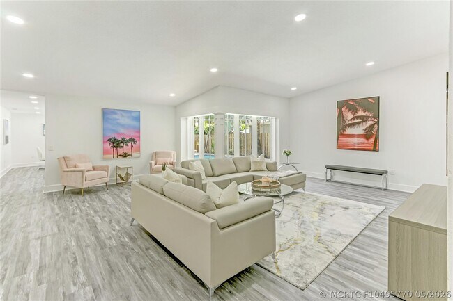 Building Photo - 16643 Redwood Way