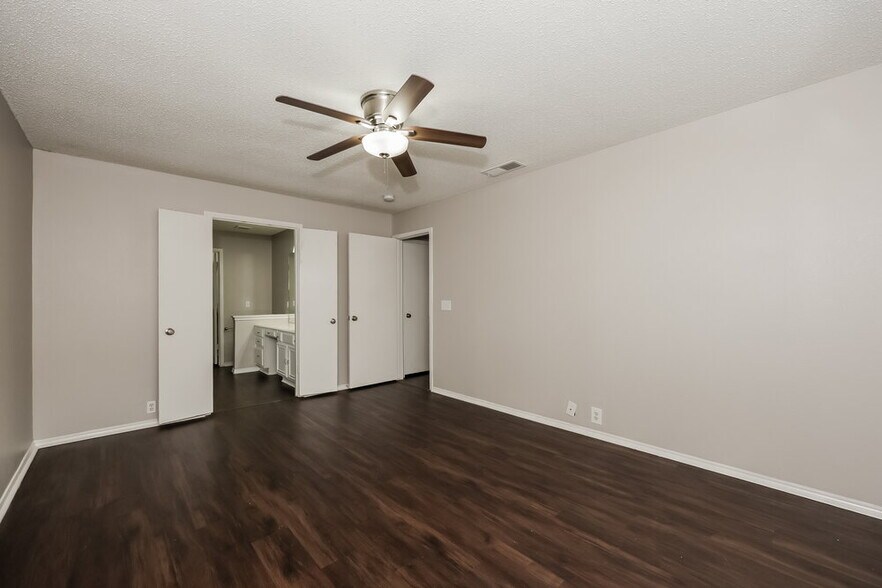 Building Photo - 216 High Pointe Ln