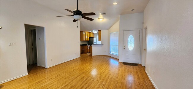 Building Photo - 704 Manor Dr