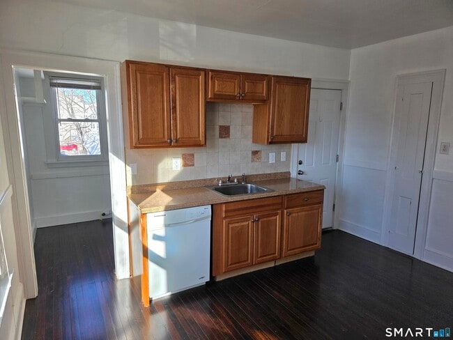 Building Photo - 219 Columbia St