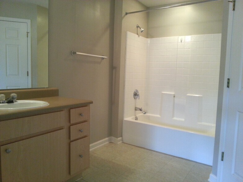 2nd Master Bathroom - 704 Bristol Village Dr