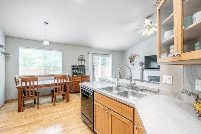 Building Photo - 15815 Yelm Terra Way SE