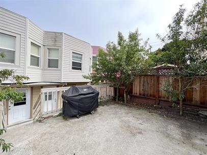 Building Photo - 1587 31st Ave