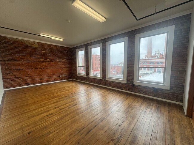 Building Photo - 811 Cook Building