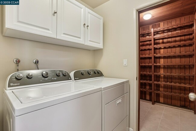 Building Photo - 1035 Alta Mesa Dr