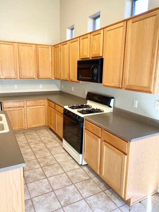 Building Photo - POOL, BBQ, FIRE PIT, AND MORE!