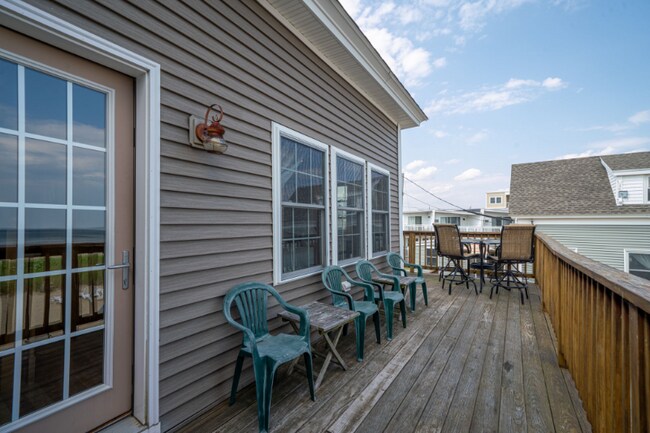 Building Photo - 2 Traynor St