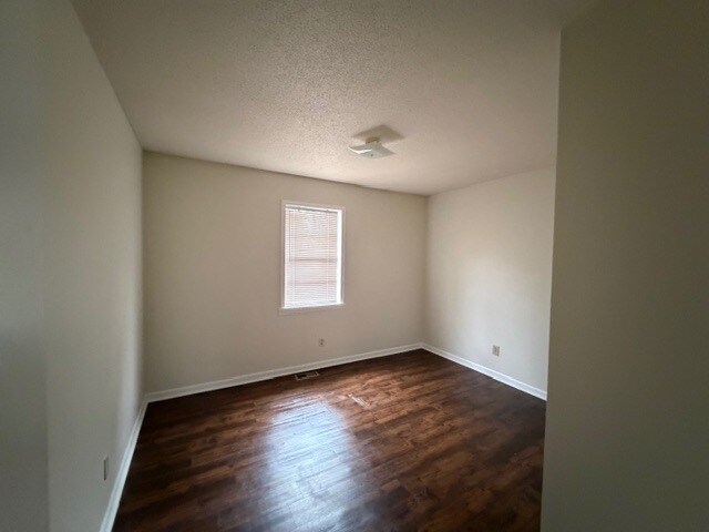 Building Photo - 601 Englewood Dr