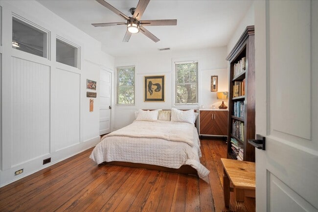 Building Photo - 237 Coming St