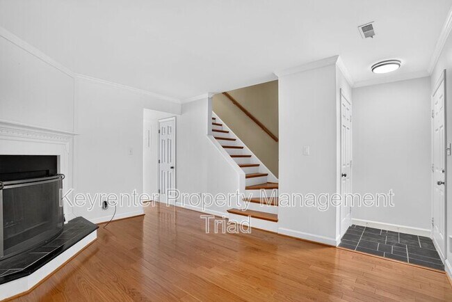 Building Photo - 620 Walker Ave
