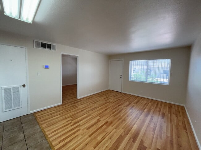 Building Photo - ** 2 WEEKS FREE RENT SPECIAL ** (ask for detailed information about promo)